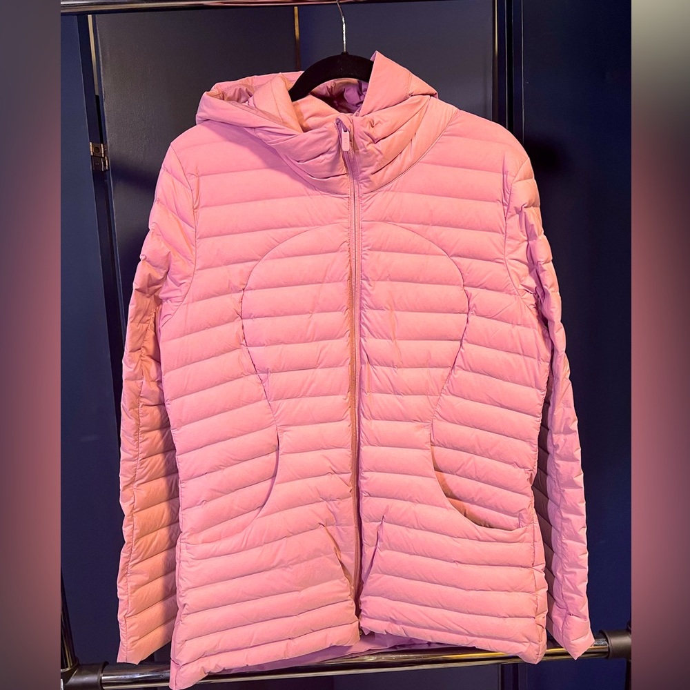 (Like New) Women’s Lululemon Jacket (Pack It Down Jacket)